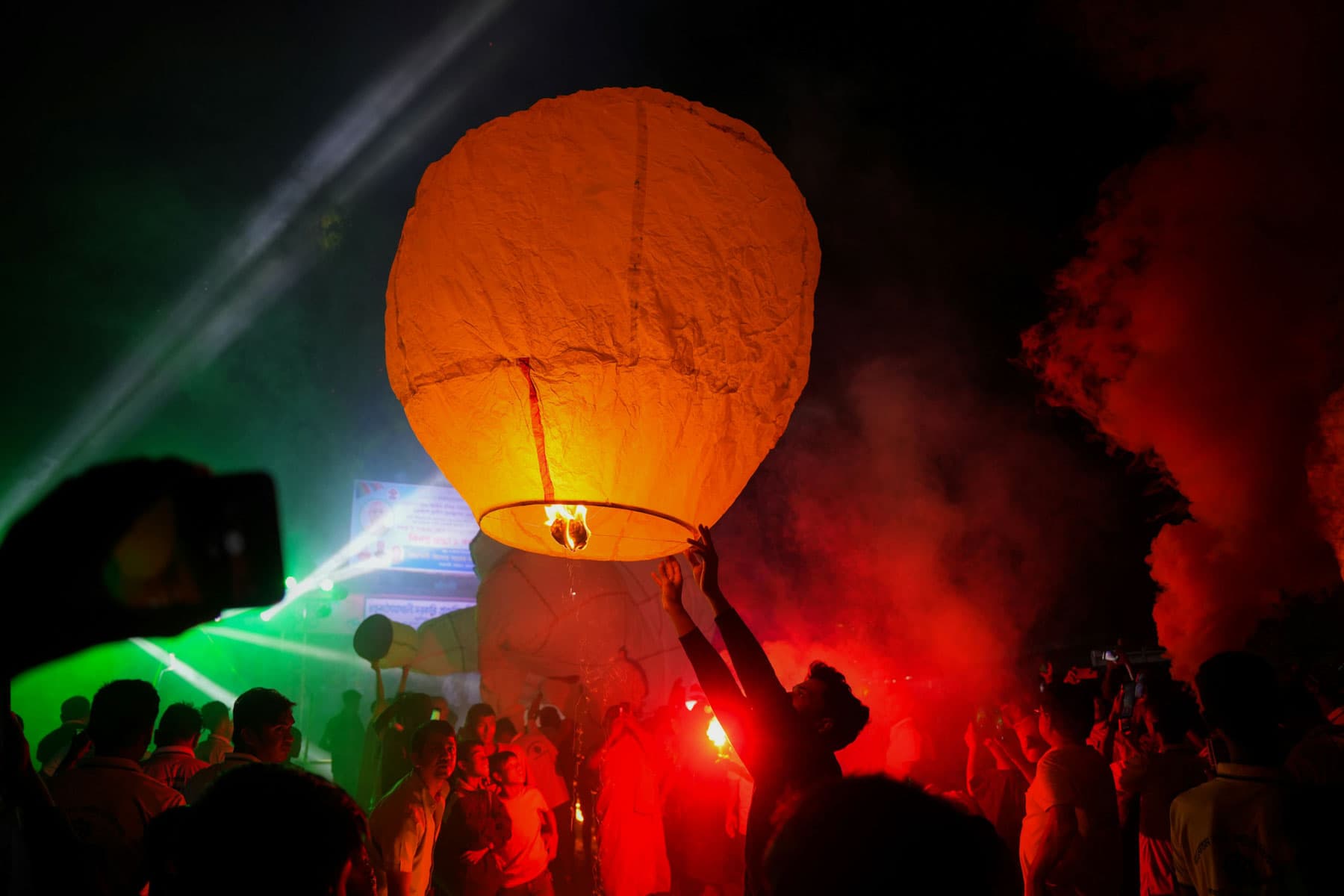 Event Photography Guide: Camera Settings, Candids & Low Light Tips