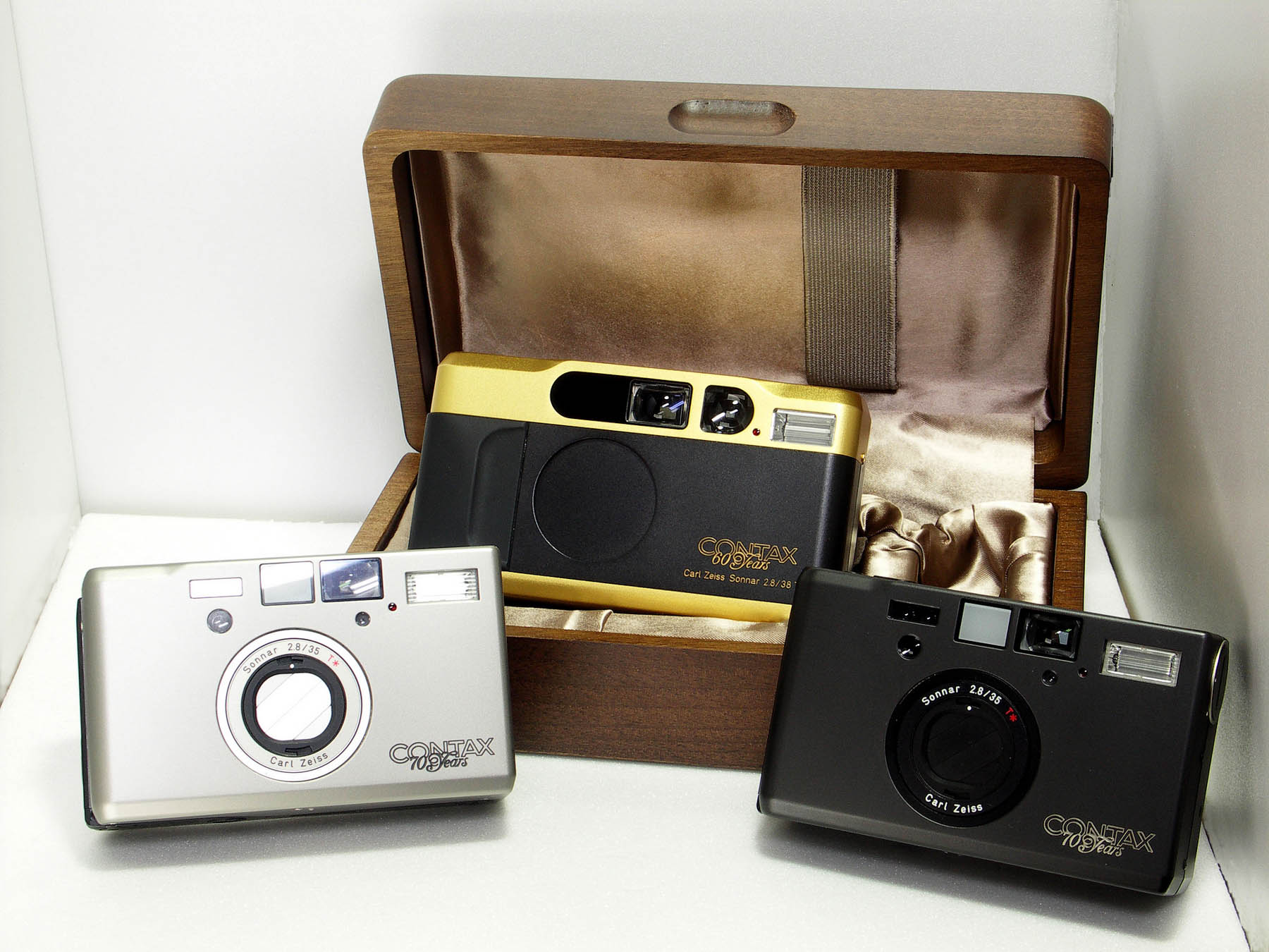 Contax T2 Review: The $1000 Compact That Divides Film Photographers