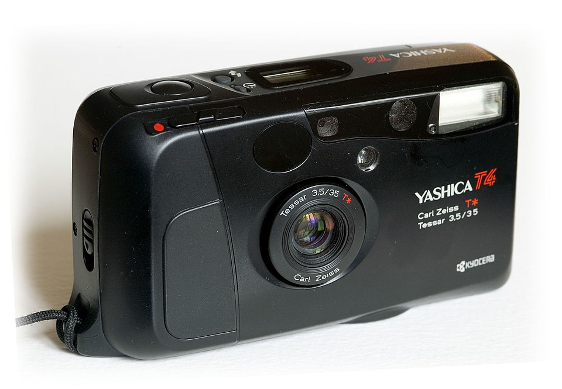 Yashica T5 Review: Weatherproof Point-and-Shoot with Super Scope Viewfinder