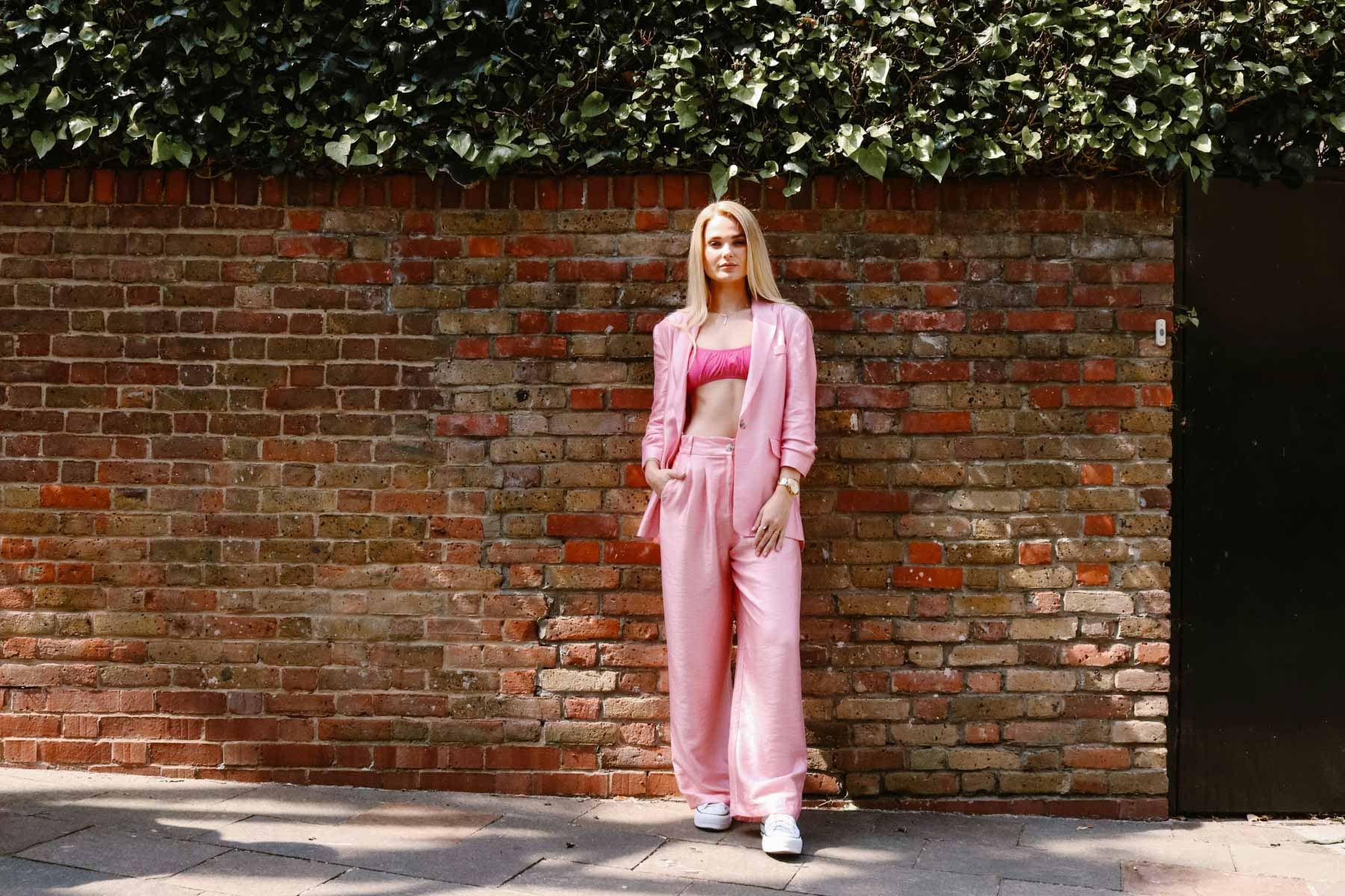 Fashion Photography Guide: Camera Settings, Lighting & Model Direction